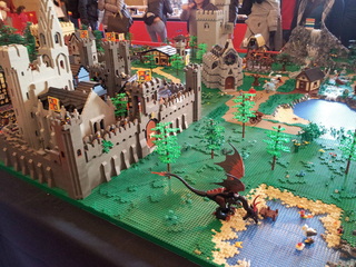 Illustration for article titled LEGO Westeros Has A Lot Of White Bricks (And A Peeing Tyrion)